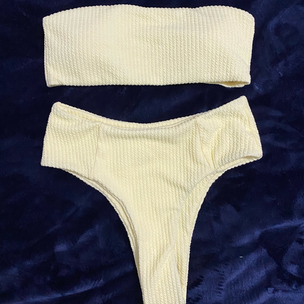 High Waisted Ribbed Bikini - Picture 2 of 5